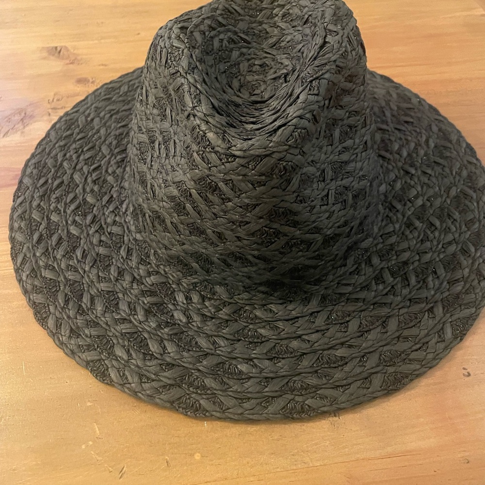 Black beach hat — one size
